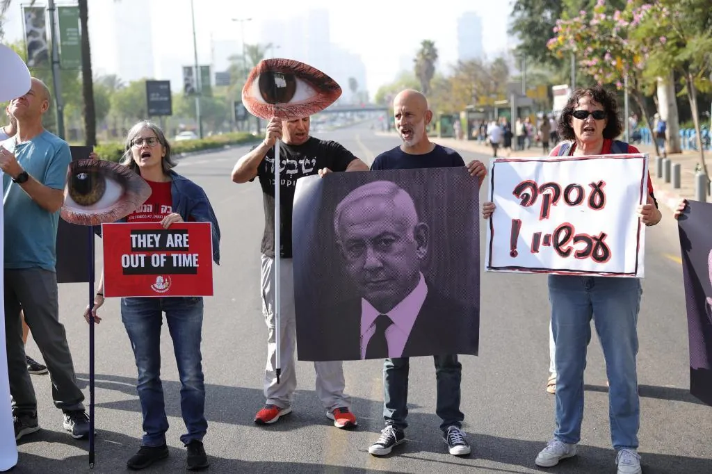 Biden advierte a Netanyahu que el futuro apoyo de EE.UU. "estará determinado" por cómo trate Israel a los civiles en Gaza
