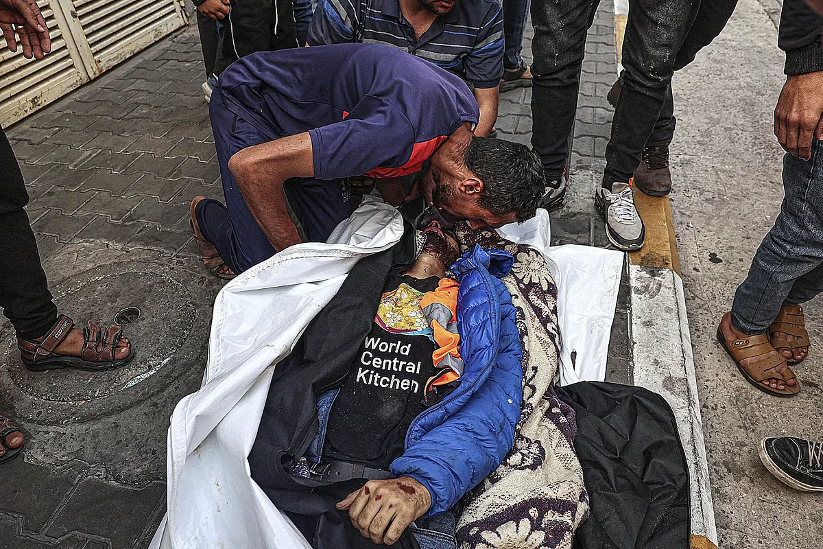 El ataque a la ONG José Andrés en el que murieron siete cooperantes se produjo a lo largo de dos kilómetros y medio de carretera