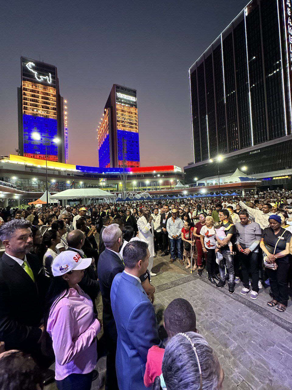 El evento de Sanaciones y Milagros se llevó a cabo en la Plaza Diego Ibarra